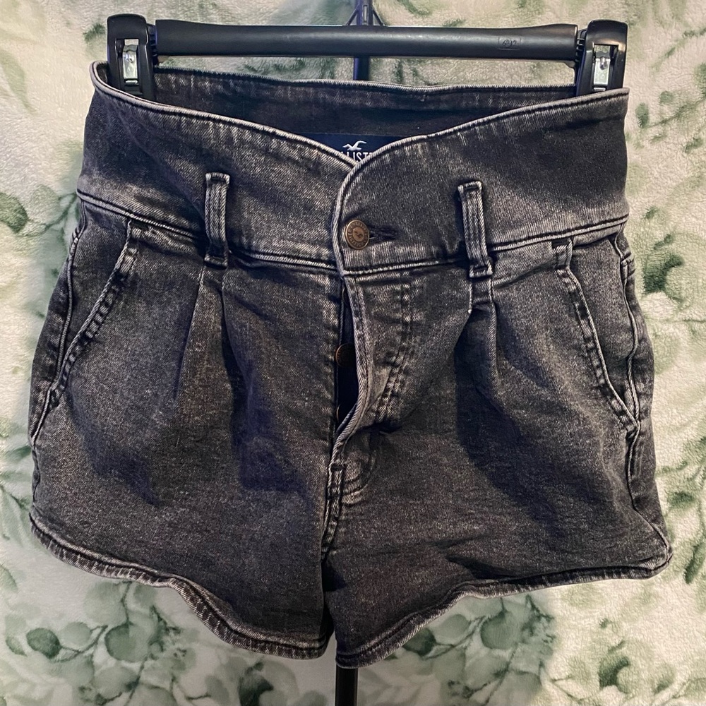 Hollister ultra high-rise mom shorts 3” size 5 black heather